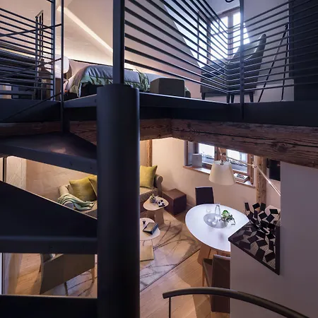 Les Loges Vieille Hotel 5*