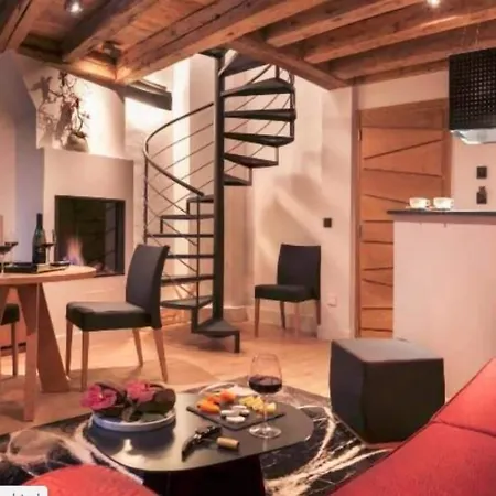 Отель Les Loges Vieille 5*