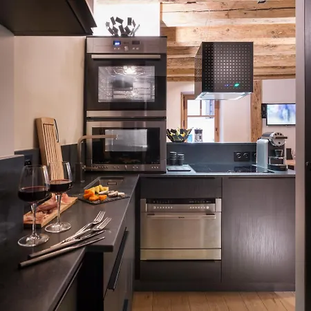 Отель Les Loges Vieille 5*